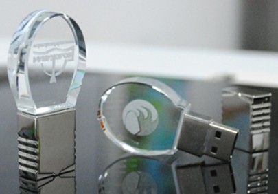 最熱銷類似LED燈泡的水晶U盤采購(gòu)